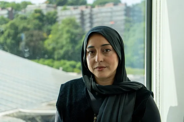 Portrait de Nisrine Ben Abdeslam, directrice artistique chez Mazhar Studio